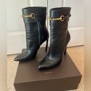 Gucci Black leather stiletto Boots with gold horsebit detail.